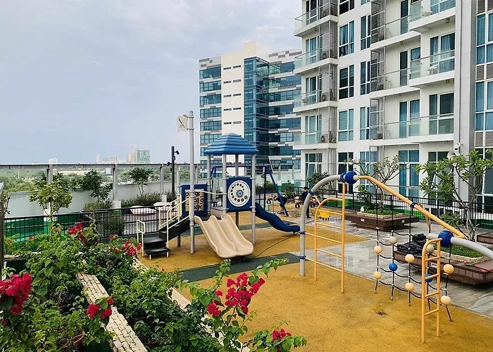 Mactan Newtown Family With Balcony